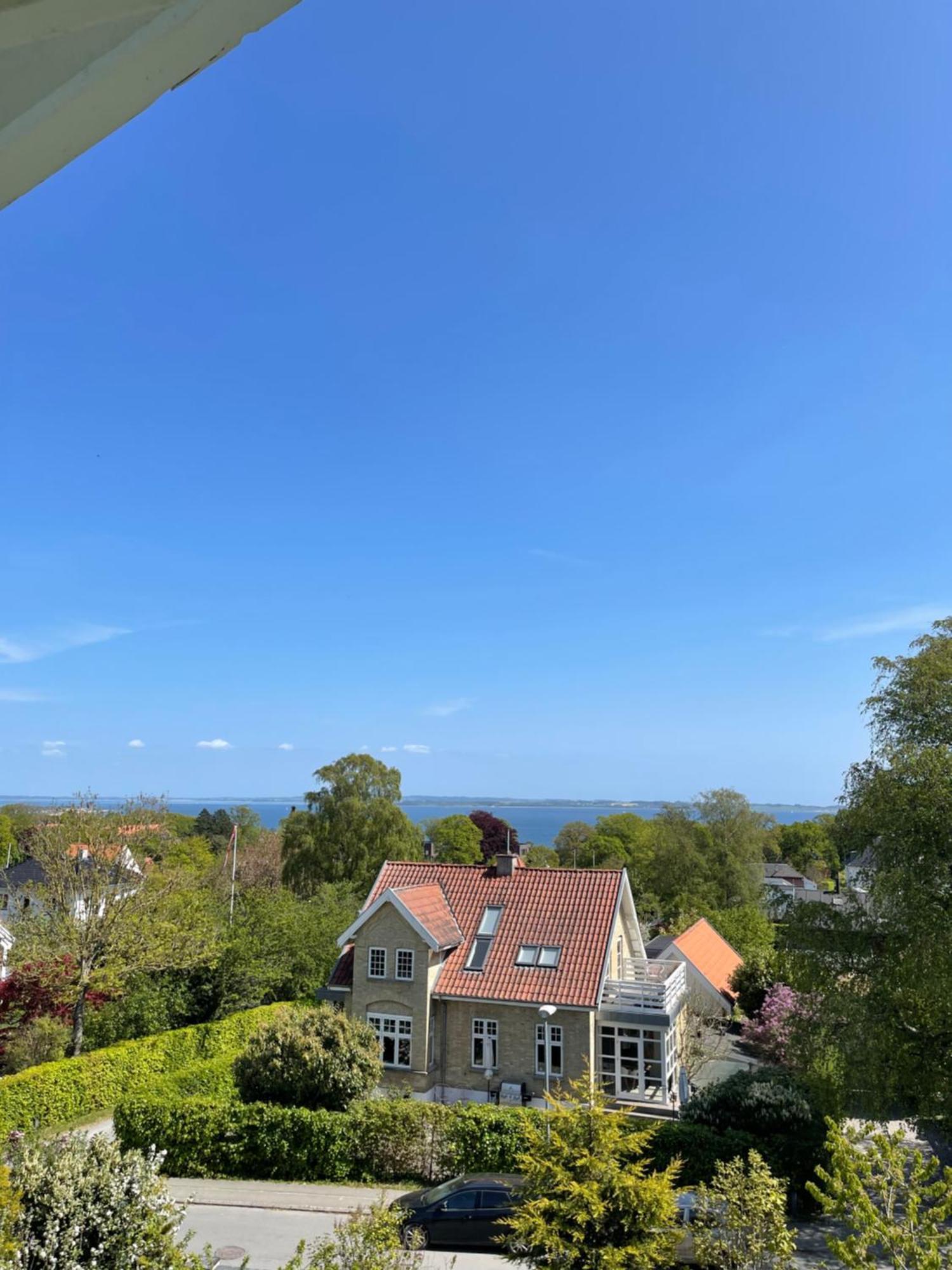 Eksklusiv Taglejlighed Med Hav- Og Skovudsigt Risskov Exterior foto